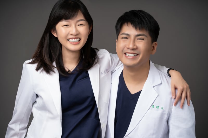 醫師形象照推薦 - 好時有影專業醫師袍照作品範例