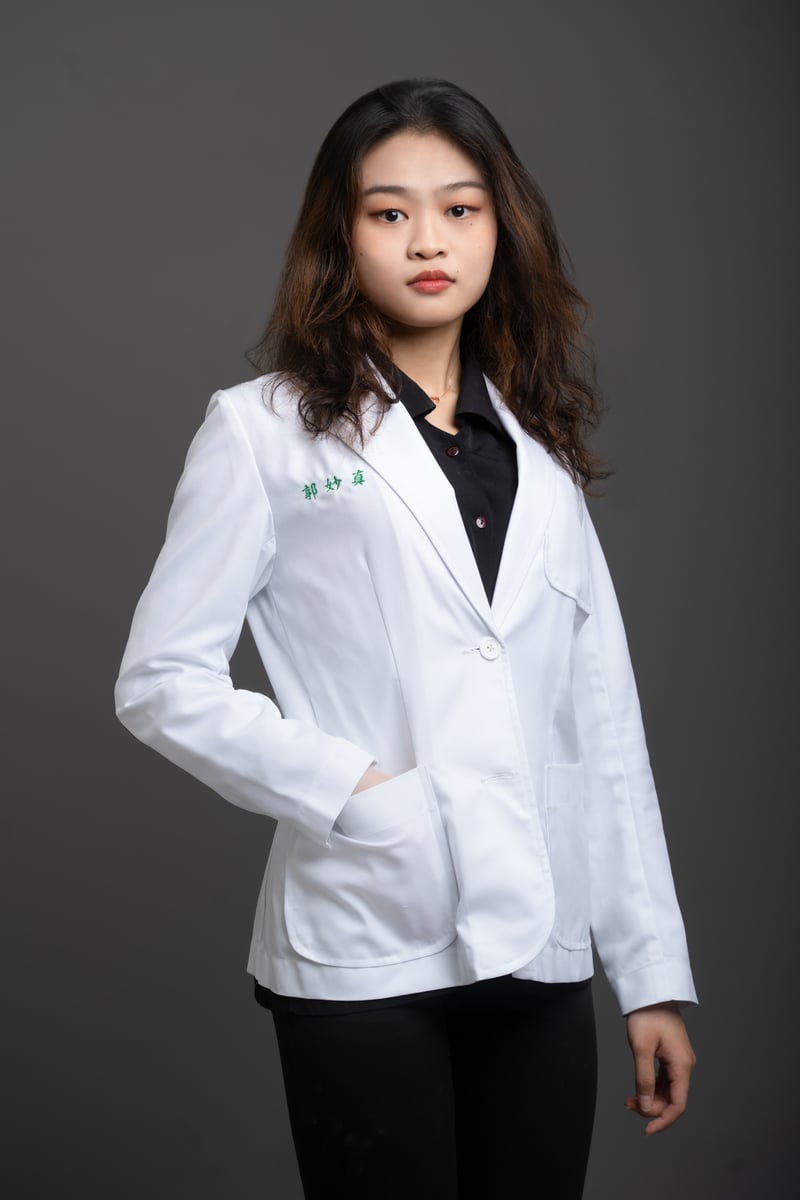 醫師形象照推薦 - 好時有影專業醫師袍照作品範例