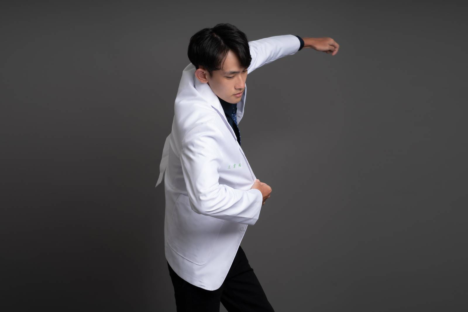 醫師袍形象照範例 4